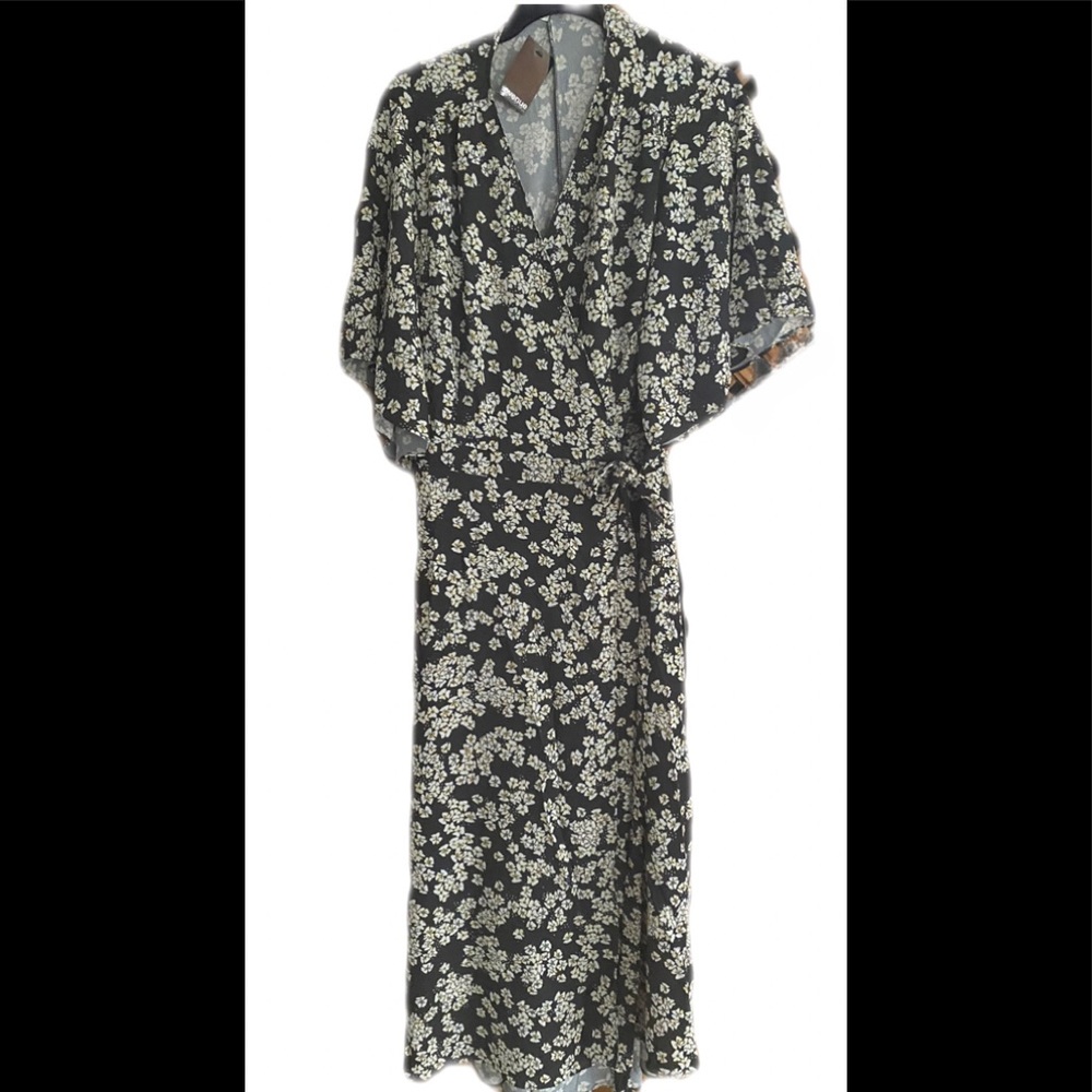 ❤️ Buy 3 for $30: Avenue plus size 18 criss-cross dress